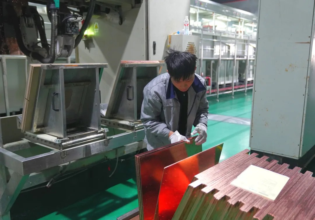 以“快”为笔，绘就全区发展新图景——全区产业项目观摩促进活动侧记